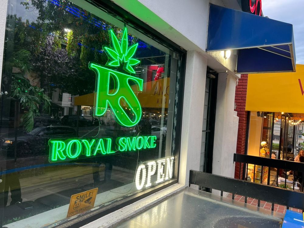 Royal Smoke storefront neon sign